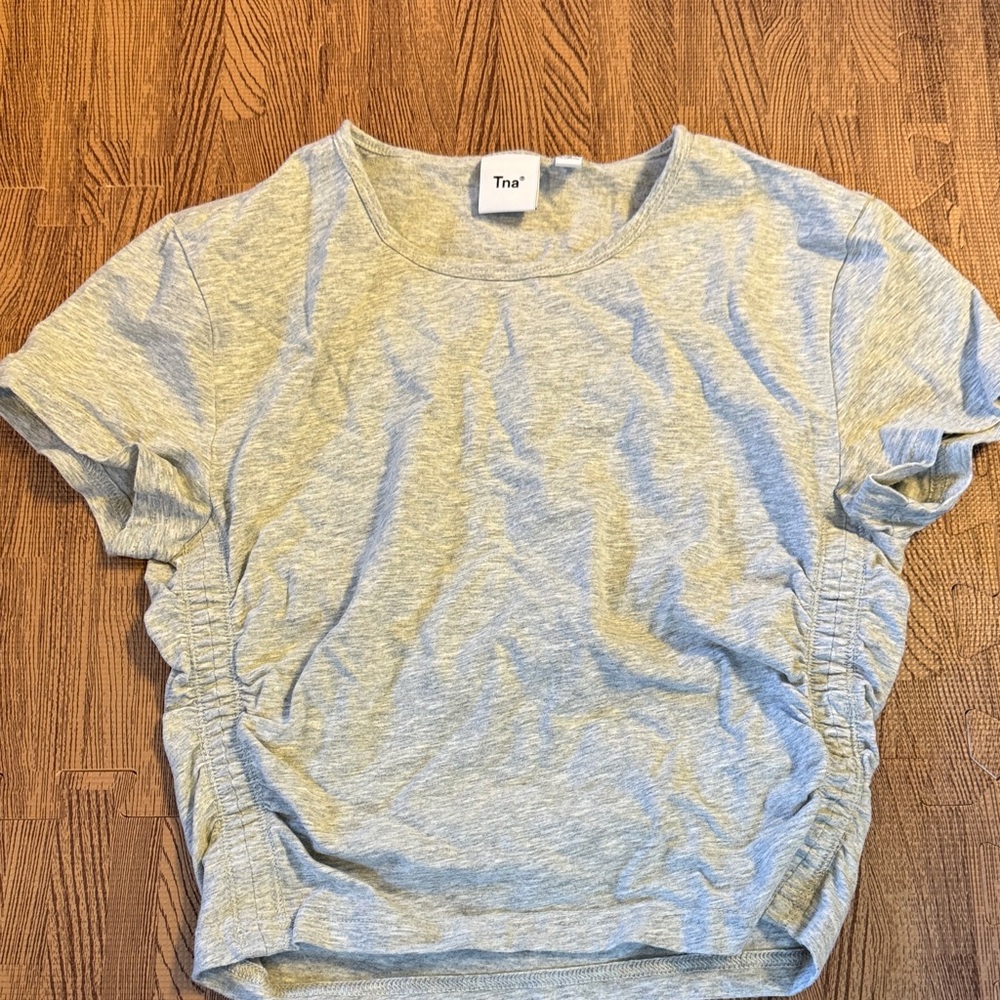 TNA LIGHT GRAY SHORT SLEVE TOP SIZE SMALL